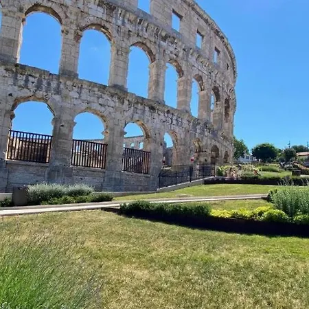 Pula Central Apartments Apartman